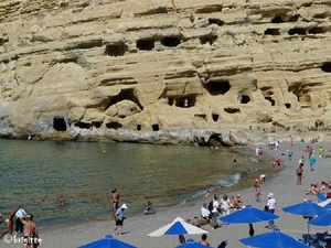 Matala, ein Dorf lebt von seinen Sandsteinhöhlen