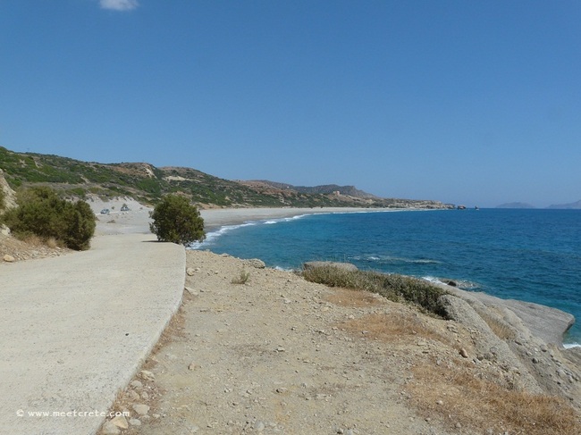 Triopetra Strand - 3 bizzare Felsen ragen aus dem Meer