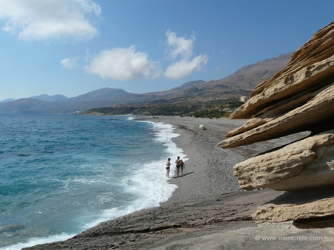 Triopetra Strand - 3 bizzare Felsen ragen aus dem Meer