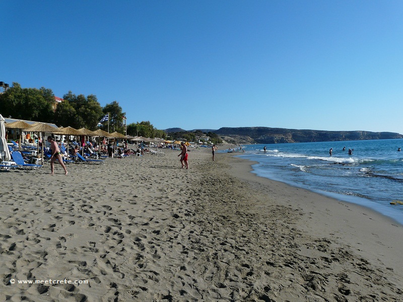 Komos Strand vor der Siedlung Kalamaki